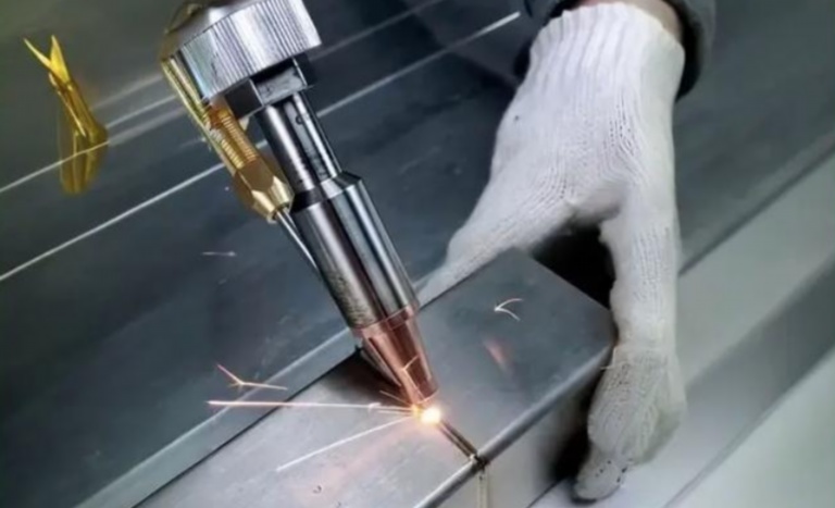 儲能電池焊接機(jī)與動力電池雙層板焊接機(jī)價格差異分析